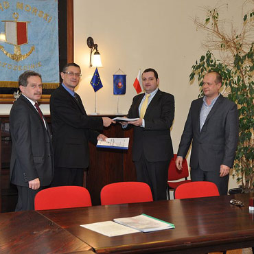  Umowy na realizacj inwestycji w portach Zalewu Szczeciskiego 