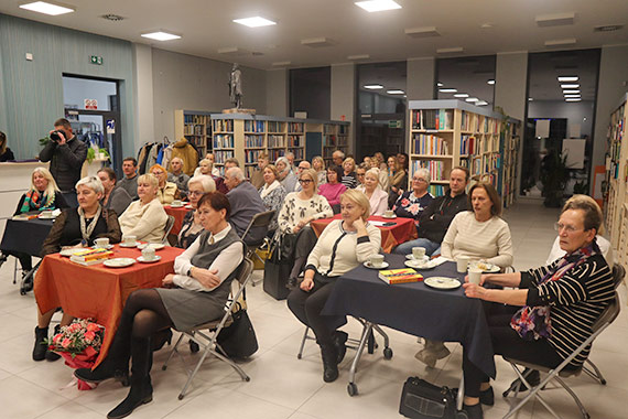 „By kobiet to przywilej” – spotkanie autorskie z Magdalen Kuszewsk w midzyzdrojskiej bibliotece