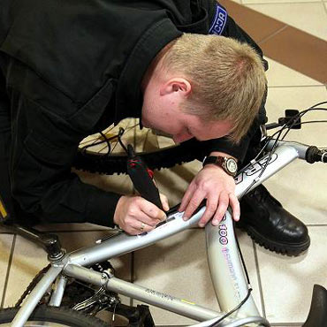 Dziwnw: Policjanci znakowali rowery