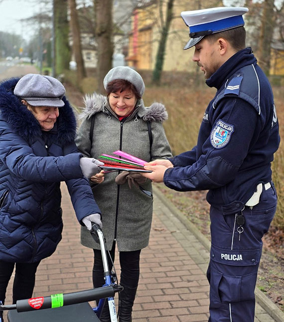 Babciu, Dziadku bdcie widoczni na drodze