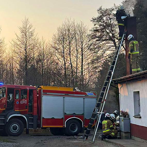 Poar sadzy w kominie w Golczewie – szybka interwencja straakw