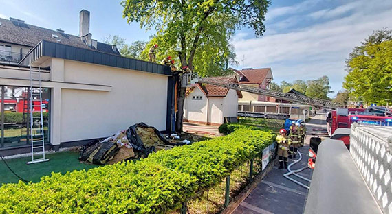 Pożar na dachu ośrodka wczasowego w Międzywodziu. Na szczęście opanowany w zarodku