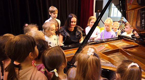 Akademia Piknych Dwikw w Midzynarodowym Domu Kultury