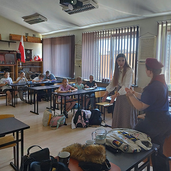 Spotkanie z historią żywą: harcerki opowiedziały o Marszu Cieni i barwach munduru