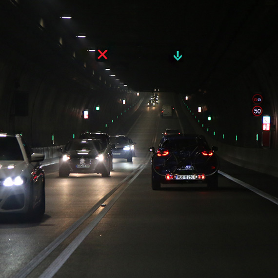 Uwaga kierowcy! Nocne utrudnienia w tunelu pod Świną