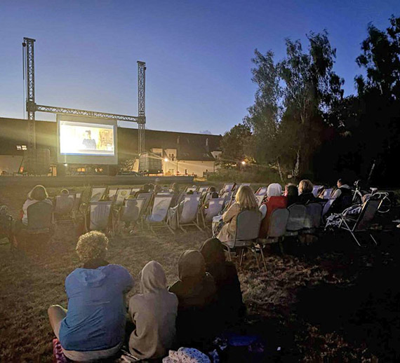 Letnie kino plenerowe