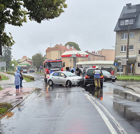 Kolizja na skrzyżowaniu w Wolinie. Interweniowała straż i policja