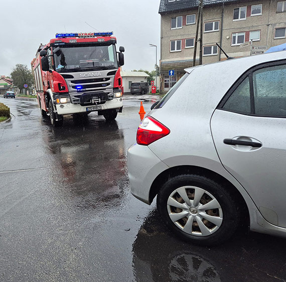 Kolizja na skrzyżowaniu w Wolinie. Interweniowała straż i policja