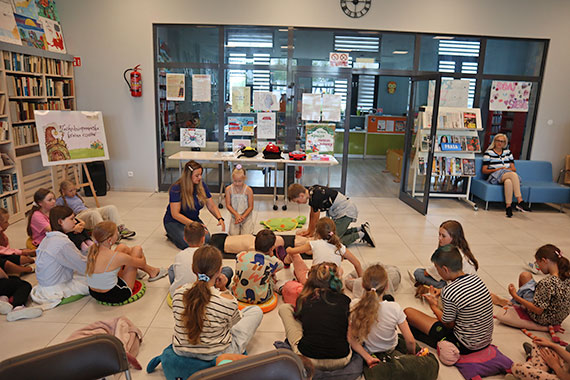 Rodzinne warsztaty plastyczne w międzyzdrojskiej bibliotece - 24 lipca 2025 r.