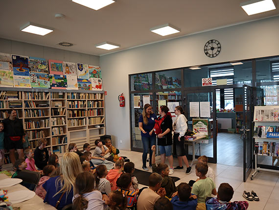 Rodzinne warsztaty plastyczne w międzyzdrojskiej bibliotece