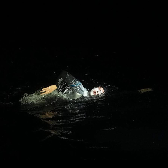 159 km wpław przez Bałtyk! Bartłomiej Kubkowski zatrzymany zaledwie 11 km przed celem