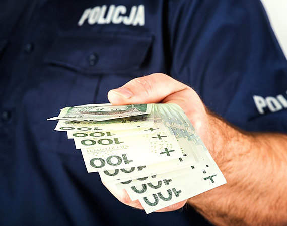 Uważajcie na oszustów działających metodą „na policjanta”!