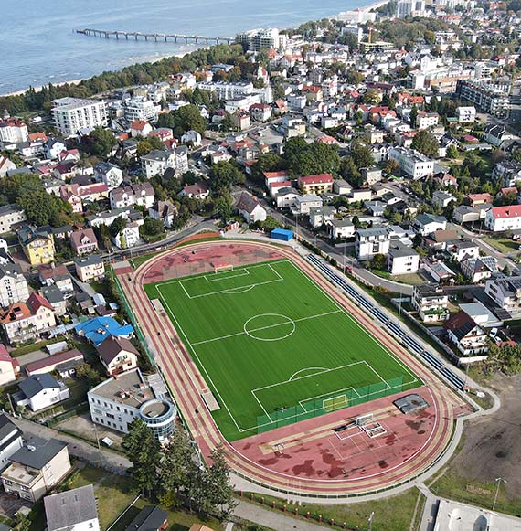 Nowe ycie miejskiego boiska w Midzyzdrojach! Po 20 latach intensywnego uytkowania stadion przeszed gruntown modernizacj