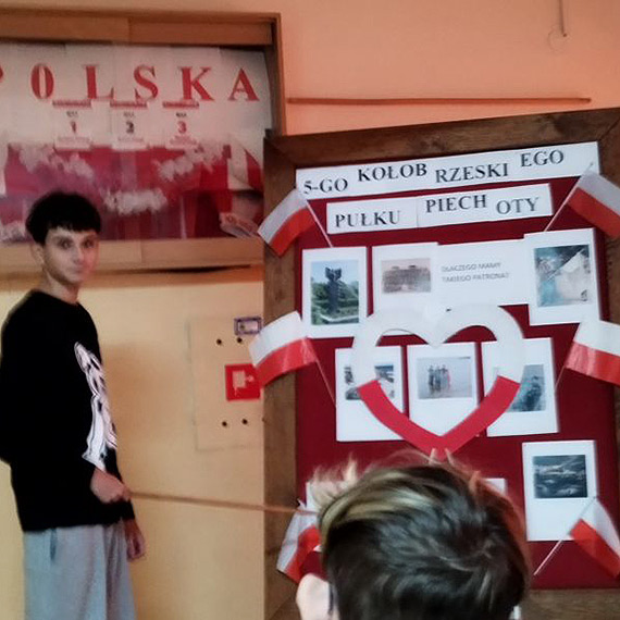 Projekt szkolny „Zwycistwo pamici – modzi ladami bohaterw”