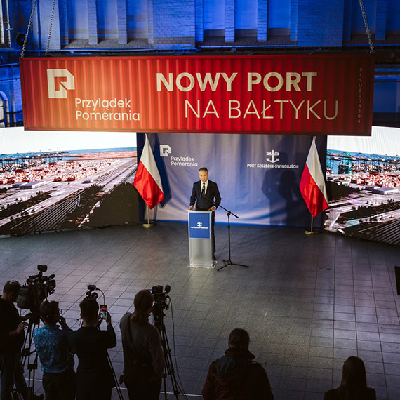 „Przylądek Pomerania” - nowy port na Bałtyku. Konferencja w Szczecinie zaprezentowała wizję terminala kontenerowego w Świnoujściu. Zobacz film!