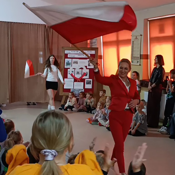 Modzi ladami bohaterw - patriotyczny projekt w Szkole Podstawowej w Dziwnowie