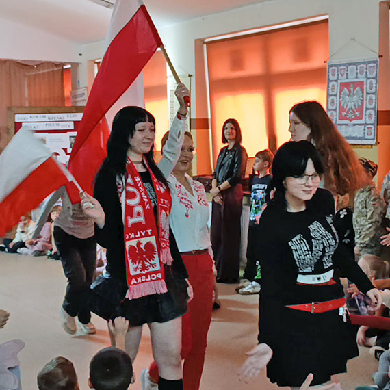 Młodzi śladami bohaterów - patriotyczny projekt w Szkole Podstawowej w Dziwnowie