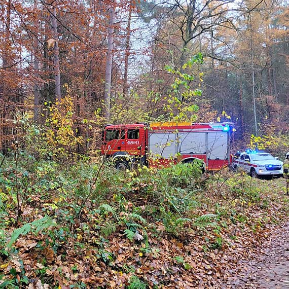 Wypadek quada w lesie pod Krzepocinem. Ranny mczyzna trafi do szpitala