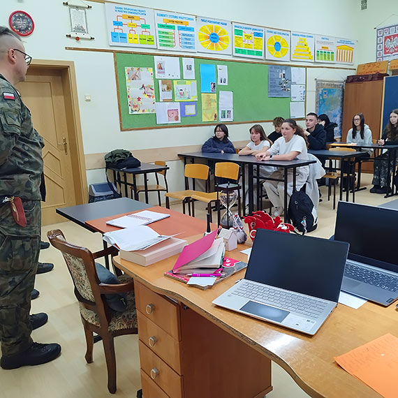 onierze z Dziwnowa w szkolnej klasie. Lekcja o bezpieczestwie i zagroeniach ju za tydzie