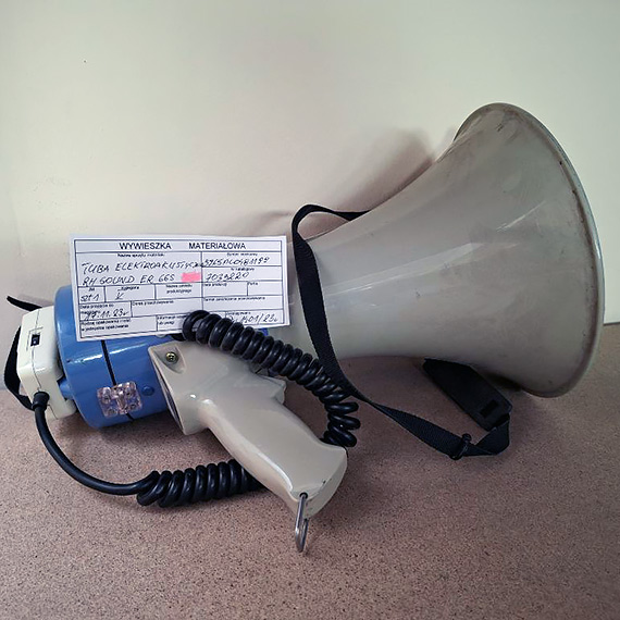 Autobusy i honkery na sprzeda – szczeciski oddzia AMW wietrzy wojskowe magazyny