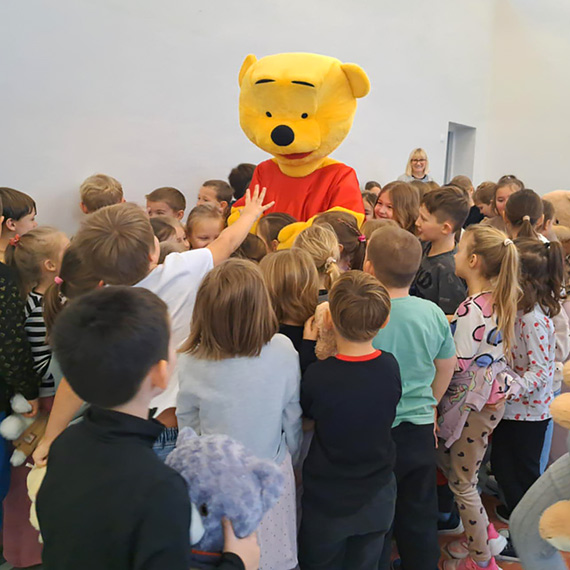 Pasowanie na czytelnika i midzynarodowy dzie pluszowego misia w Dziwnowie