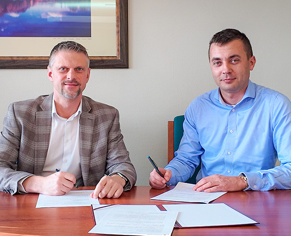 Gmina Dziwnw podpisuje umowy na budow trzech nowych zej na pla