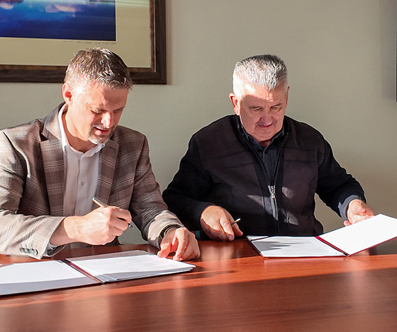 Gmina Dziwnów podpisuje umowy na budowę trzech nowych zejść na plażę