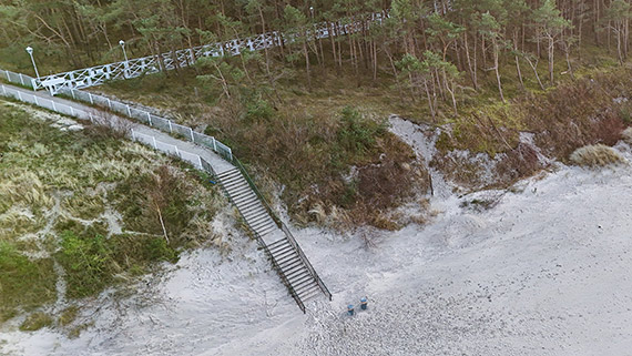 Gmina Dziwnów podpisuje umowy na budowę trzech nowych zejść na plażę