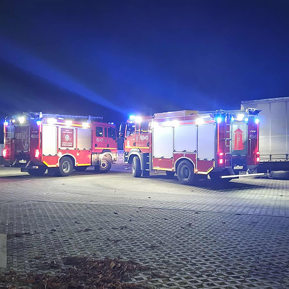 Akcja sub na ul. Niepodlegoci w Golczewie. Straacy pomogli ewakuowa kierowc ciarwki