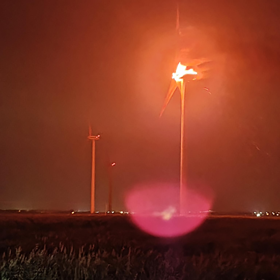 Poar turbiny wiatrowej midzy Koniewem a Skoszewem. Mieszkacy: najpierw by potny huk, potem sup ognia