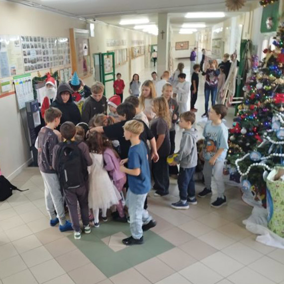 Uczniowie SP w Dziwnowie pomogli chorym ch�opcom. Ponad 2,2 tys. z� trafi�o na Siepomaga