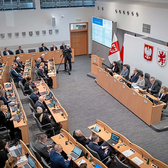 Bud�et Wojew�dztwa Zachodniopomorskiego na 2026 rok uchwalony. Ponad 2 mld z� po stronie wydatk�w 