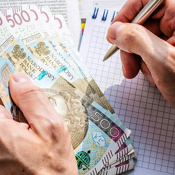 �wi�teczne oszcz�dno�ci. Og�lnie „na wszystkim po trochu”, ale najbardziej na spo�ywce i alkoholu