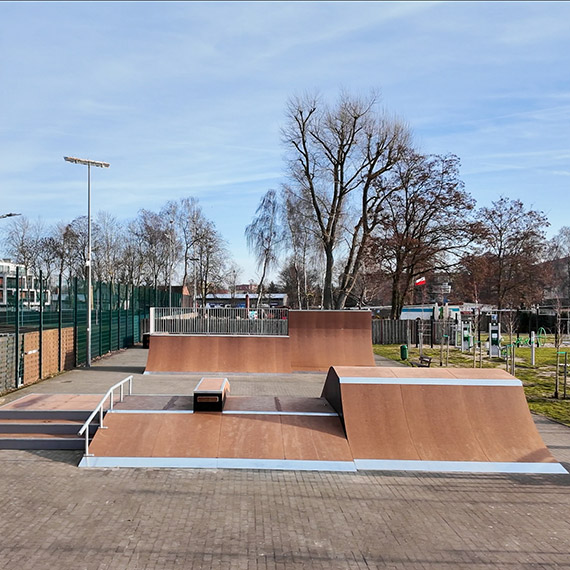 Gmina Dziwn�w inwestuje w obiekty sportowe