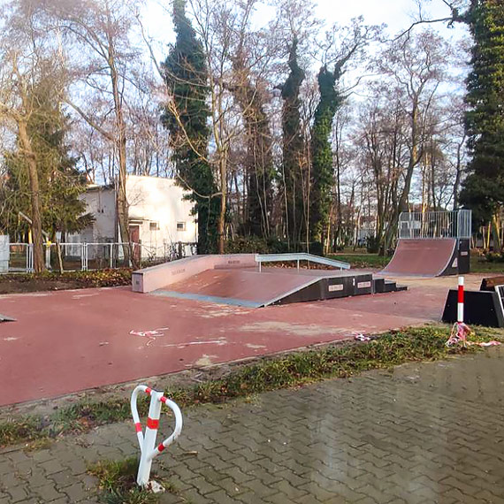 Gmina Dziwn�w inwestuje w obiekty sportowe