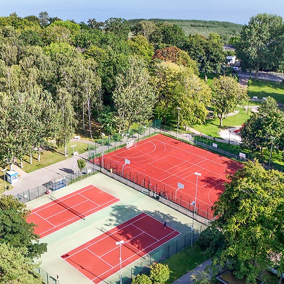 Gmina Dziwn�w inwestuje w obiekty sportowe