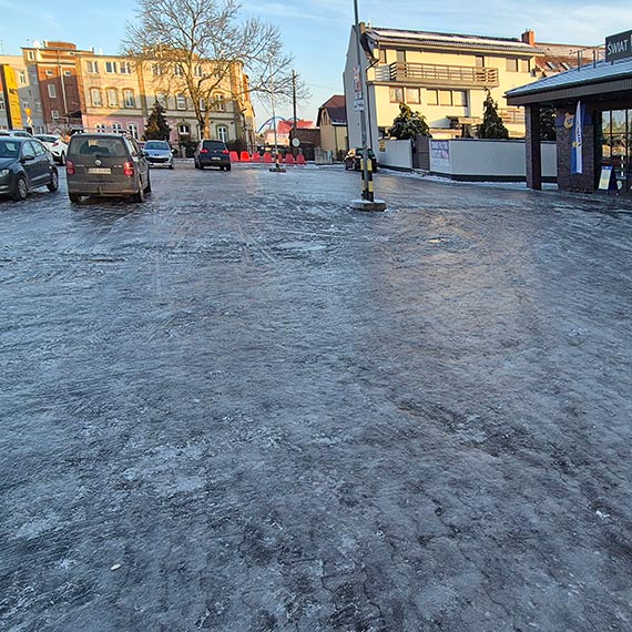 Lodowisko pod Netto w Wolinie. Zakupy tylko na �y�wach?