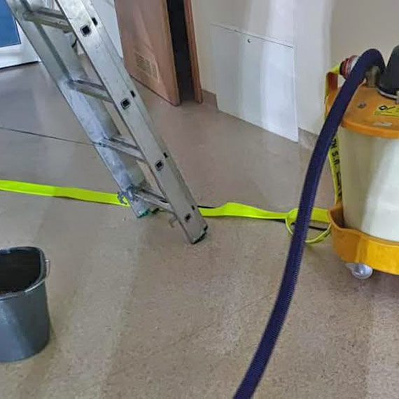 Zalane pomieszczenia w przedszkolu w Kamieniu Pomorskim. Interweniowali strażacy OSP Jarszewo