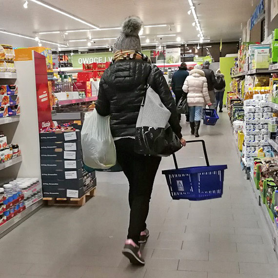 Ub.r. zako�czy� si� w sklepach wzrostem cen na poziomie 4,2% rdr. Najszybciej dro�a�y u�ywki i art. t�uszczowe