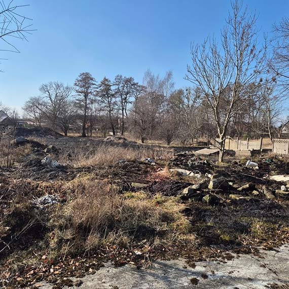 Po�ar traw w Ostromicach. Na miejscu stra�acy z OSP Wolin i JRG Mi�dzyzdroje