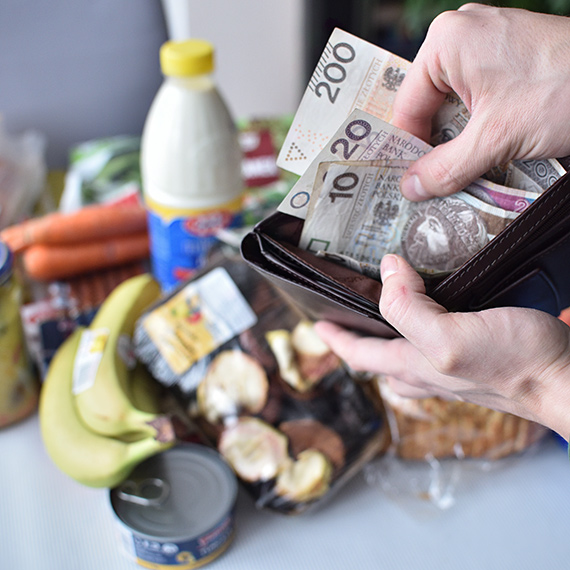 W lutym wzrost cen w sklepach utrzymał się na poziomie 3,8 proc. r/r. Sama żywność zdrożała o 3,4 proc. r/r