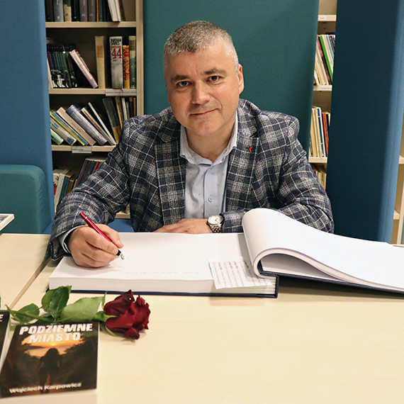 Przygoda, historia i sensacja – czyli spotkanie z Wojciechem Karpowiczem