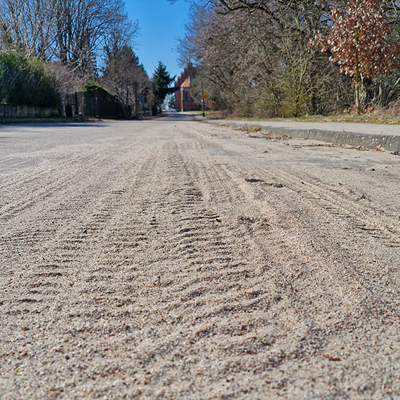 Piasek po zimie problemem mieszka�c�w Lubina. Tumany kurzu uprzykrzaj� �ycie