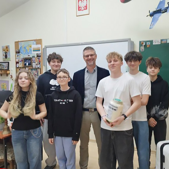 Dziwnów - uczniowie zebrali pieniądze dla chorych dzieci. Wzruszająca akcja w szkolnej kawiarence