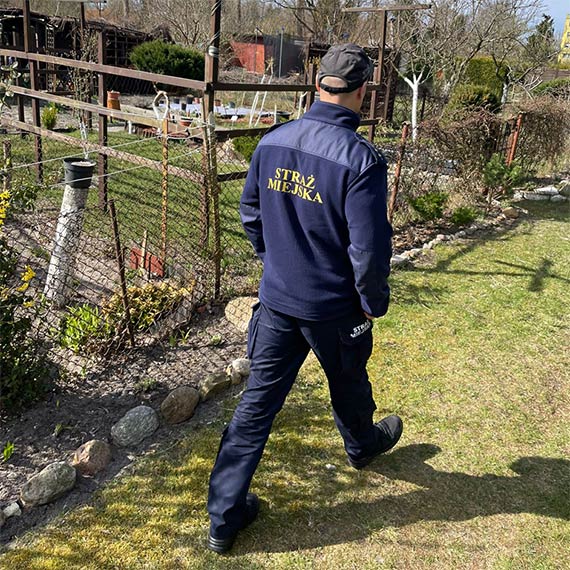 Dzia�kowcy pod czujnym okiem dzielnicowych