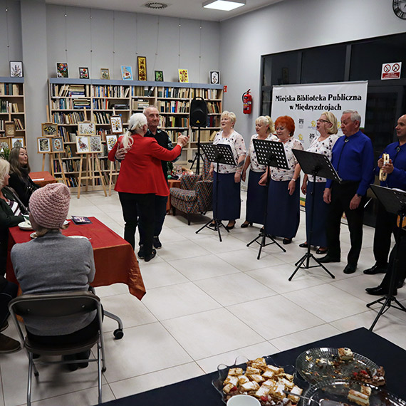 Wernisaż Elżbiety Szeklińskiej w międzyzdrojskiej bibliotece