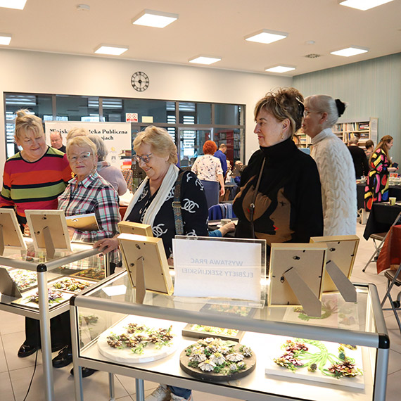 Wernisaż Elżbiety Szeklińskiej w międzyzdrojskiej bibliotece