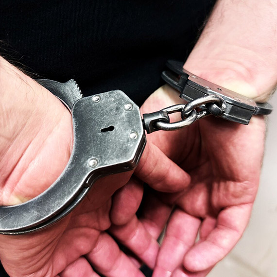 M�czyzna mog�cy mie� zwi�zek ze �mierci� kobiety w r�kach Policji