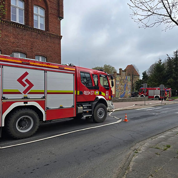 �wiczenia stra�ackie w Urz�dzie Gminy Wolin. By�o zadymienie, ewakuacja i dzia�ania na dachu