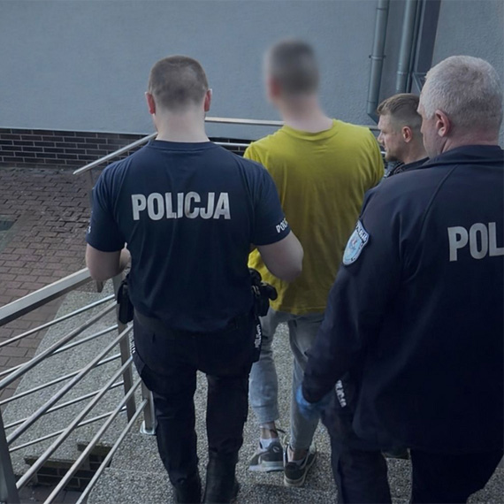 Podw�jny areszt za kradzie� samochodu